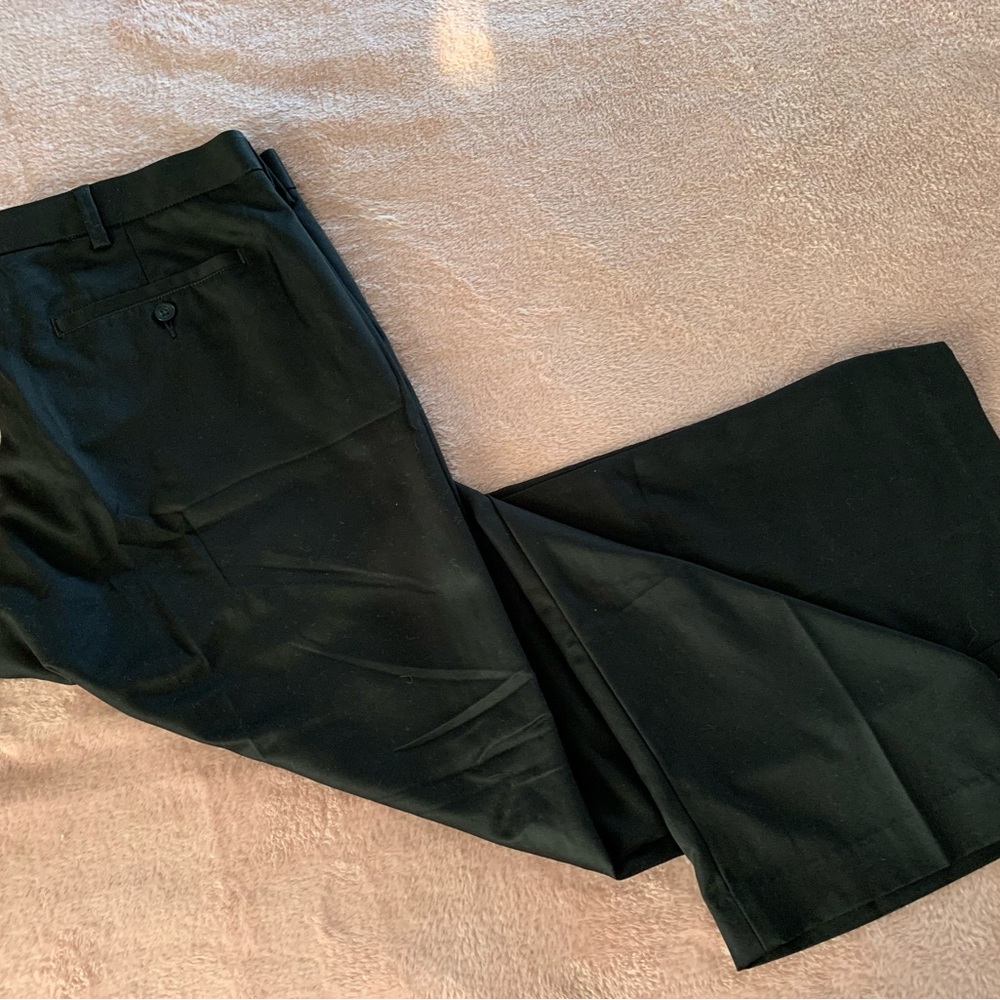Classic Men's Black Dress Pants with Straight Leg by GEORGE 40/30